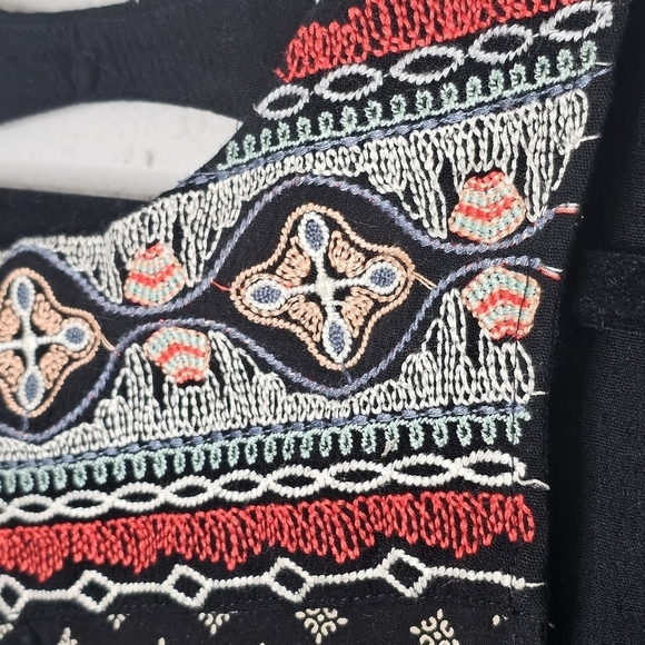 THML Tank Top Womens XS‎ Embroidered Boho Mixed Media Flowy Top Black Red Rayon - Picture 3 of 9